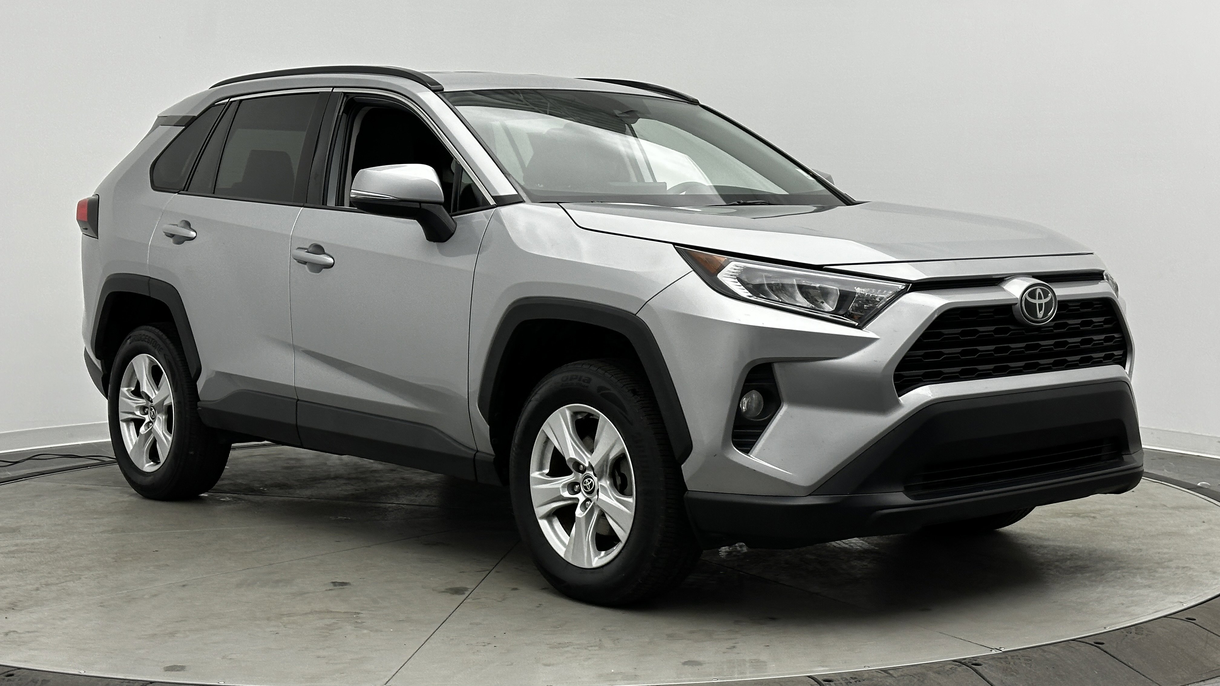 Used 2021 Toyota RAV4 XLE image 3