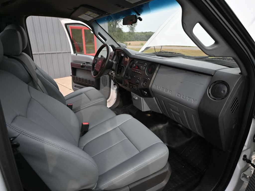 Used 2016 Ford F550 2WD Regular Cab Super Duty image 63