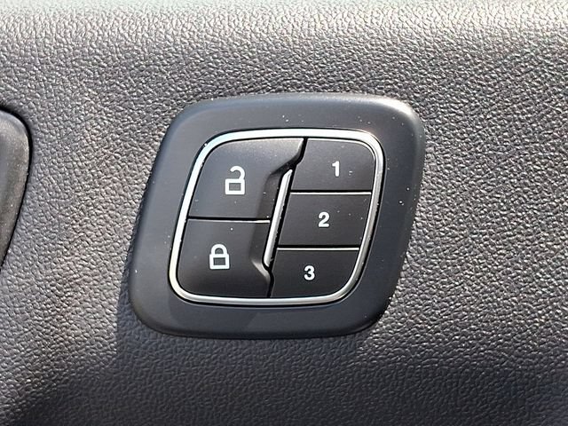 Certified 2025 Ford Escape Platinum AWD/4WD image 27