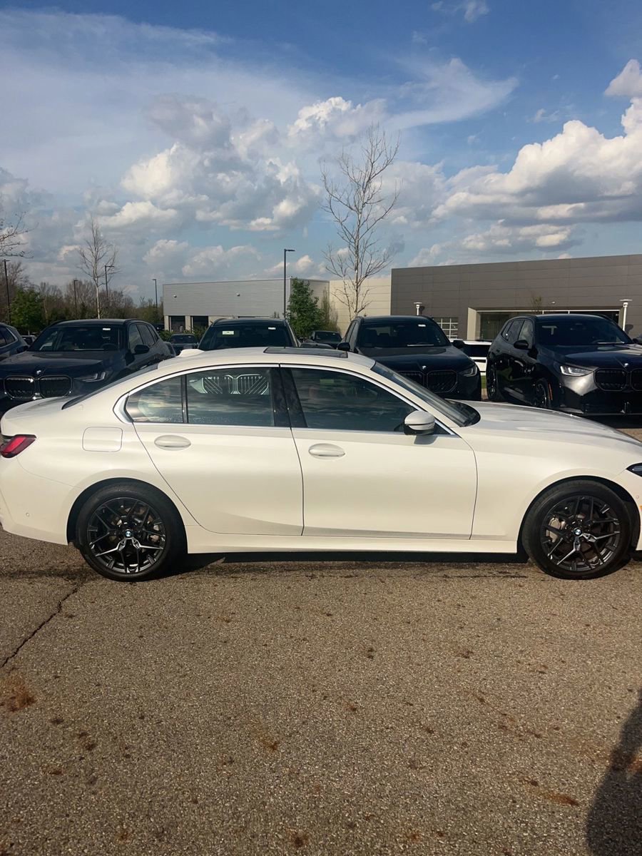 Used 2025 BMW 330i xDrive Sedan image 3