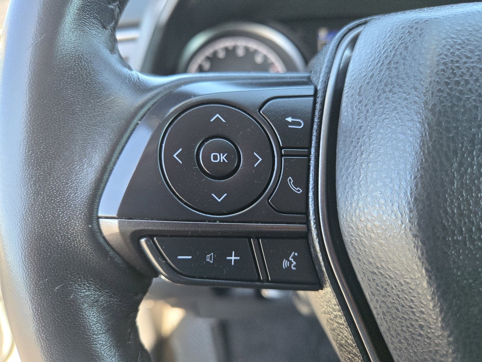 Used 2024 Toyota Camry SE image 23