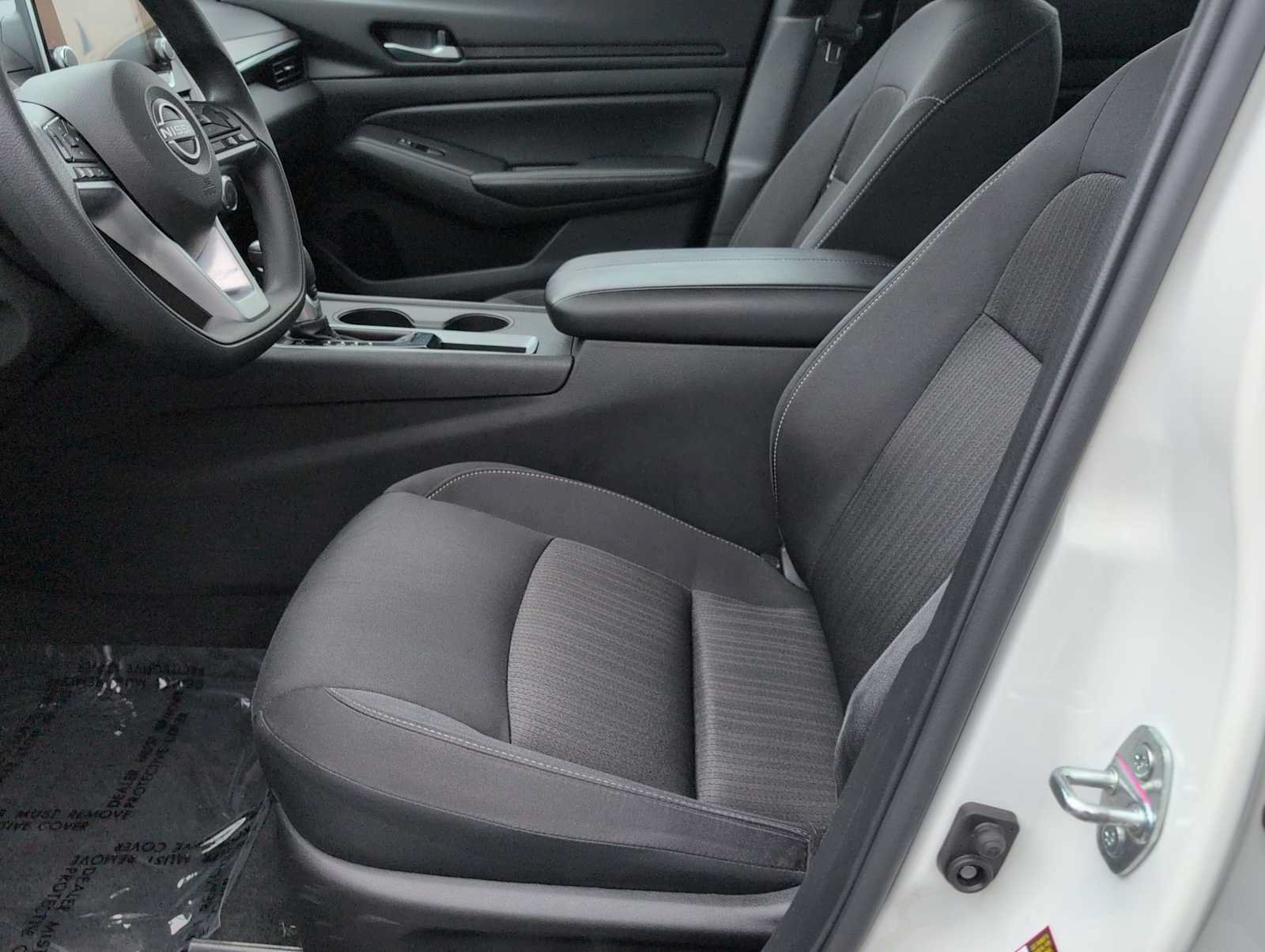 Used 2025 Nissan Altima 2.5 SV FWD image 16