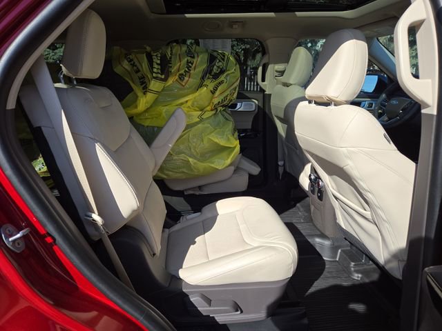 Used 2023 Ford Explorer Platinum w/ Premium Technology Package image 34
