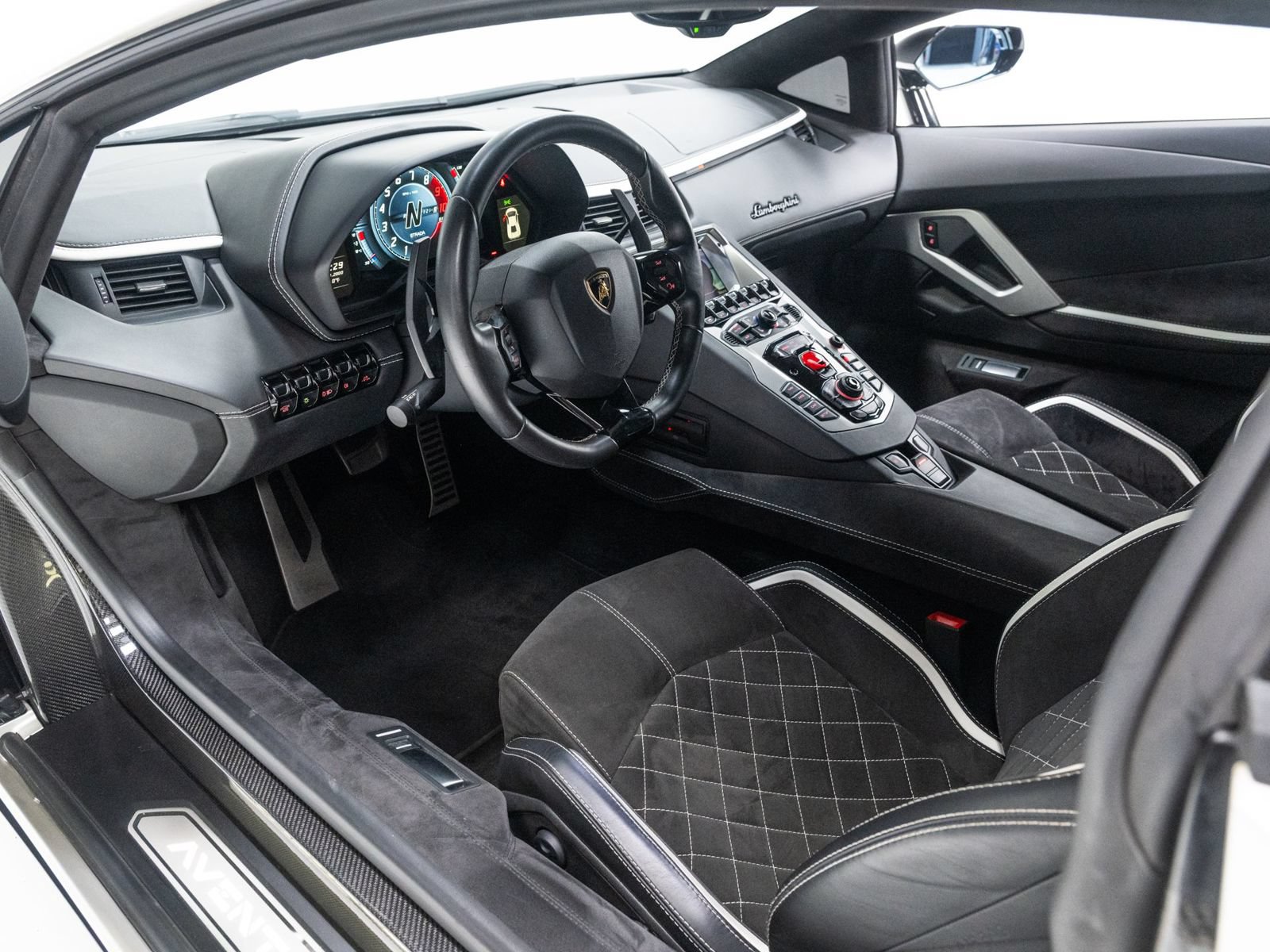 Used 2018 Lamborghini Aventador S AWD/4WD image 30