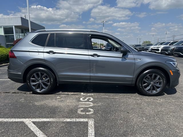 Certified 2023 Volkswagen Tiguan SE w/ Panoramic Sunroof Package FWD image 8