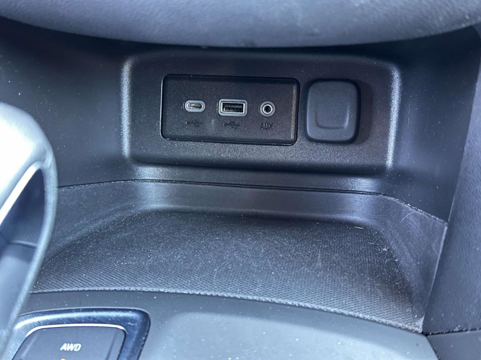 Used 2023 Chevrolet Equinox LT image 30