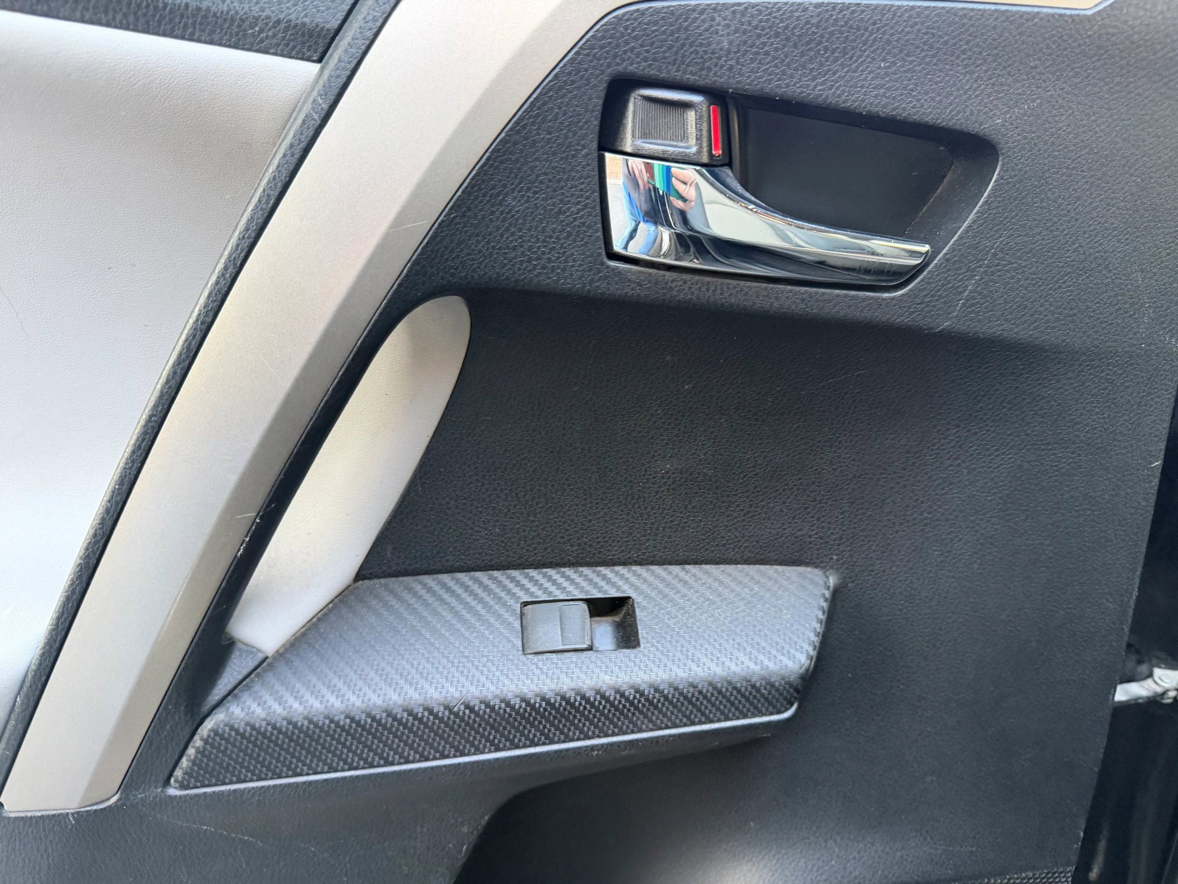 Used 2015 Toyota RAV4 Limited image 34