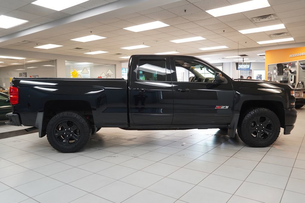 Used 2018 Chevrolet Silverado 1500 LT w/ Midnight Edition AWD/4WD image 12