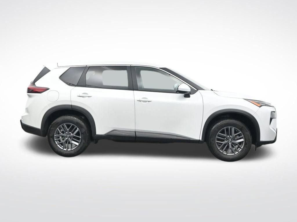 Used 2026 Nissan Rogue SV image 4