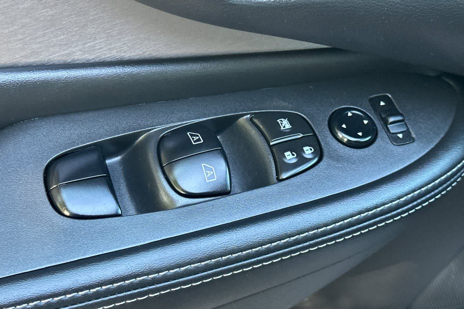 Certified 2023 Nissan Murano SV w/ SV Midnight Edition Package FWD image 14