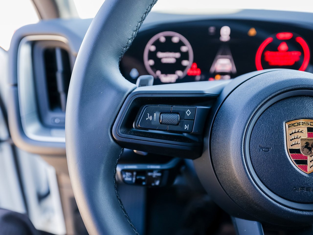 Certified 2025 Porsche Cayenne image 17