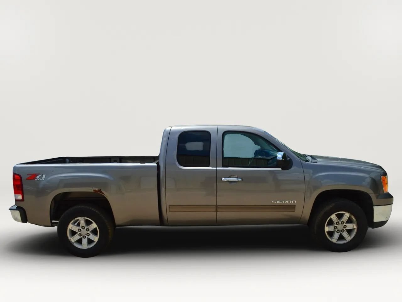 Used 2011 GMC Sierra 1500 SLE w/ Power Tech Package AWD/4WD image 13