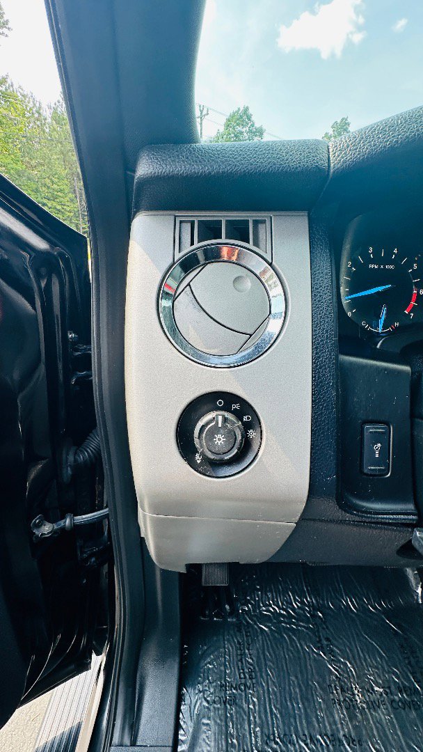 Used 2016 Ford Expedition XLT w/ Equipment Group 201A image 25
