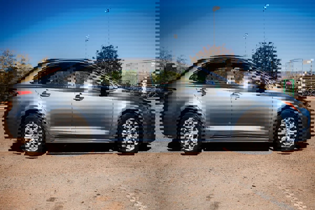 Used 2023 Toyota Corolla LE image 4