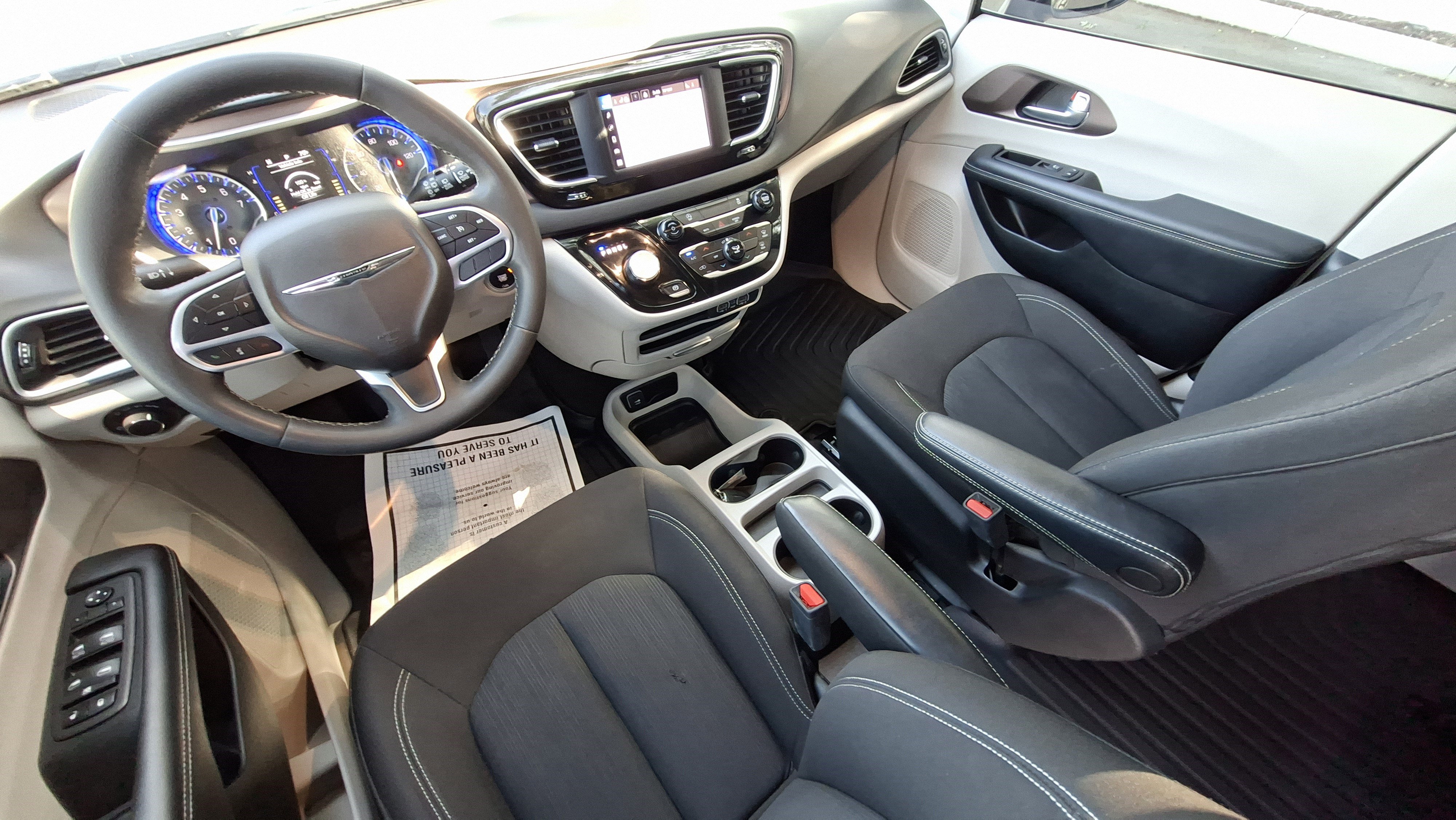 Used 2024 Chrysler Voyager LX image 20