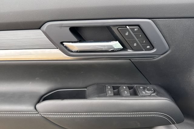 New 2026 GMC Terrain Elevation w/ Elevation Premium Package AWD/4WD image 11