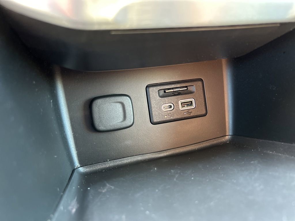Used 2023 GMC Acadia SLE w/ Infotainment Package image 33