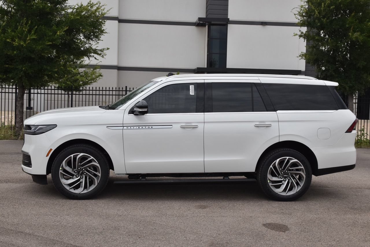 New 2026 Lincoln Navigator Reserve AWD/4WD image 11