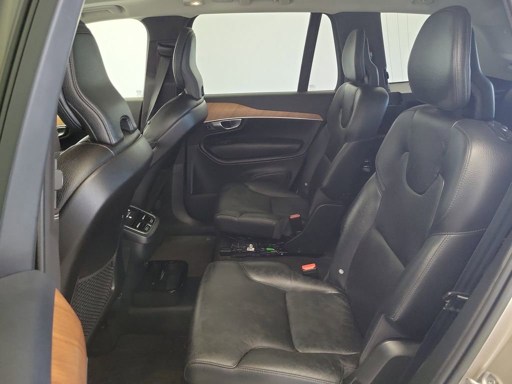 Used 2023 Volvo XC90 B6 Plus image 14