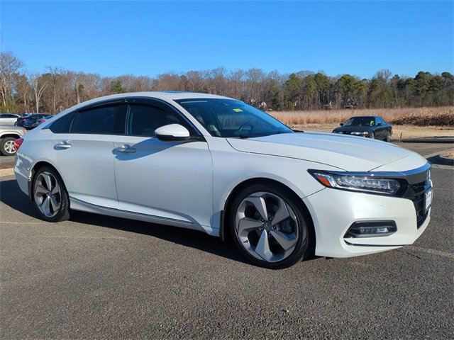 Used 2018 Honda Accord Touring image 2