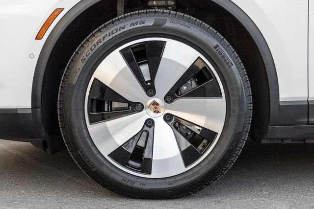 Used 2024 Porsche Macan 4 Electric image 15