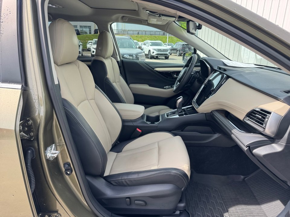 Used 2025 Subaru Outback Limited image 32