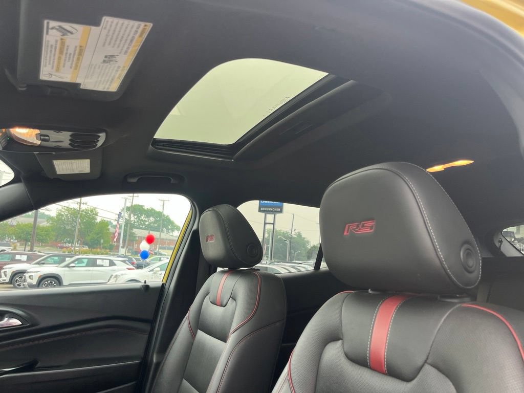 Used 2024 Chevrolet Trax RS w/ Sunroof Package FWD image 19