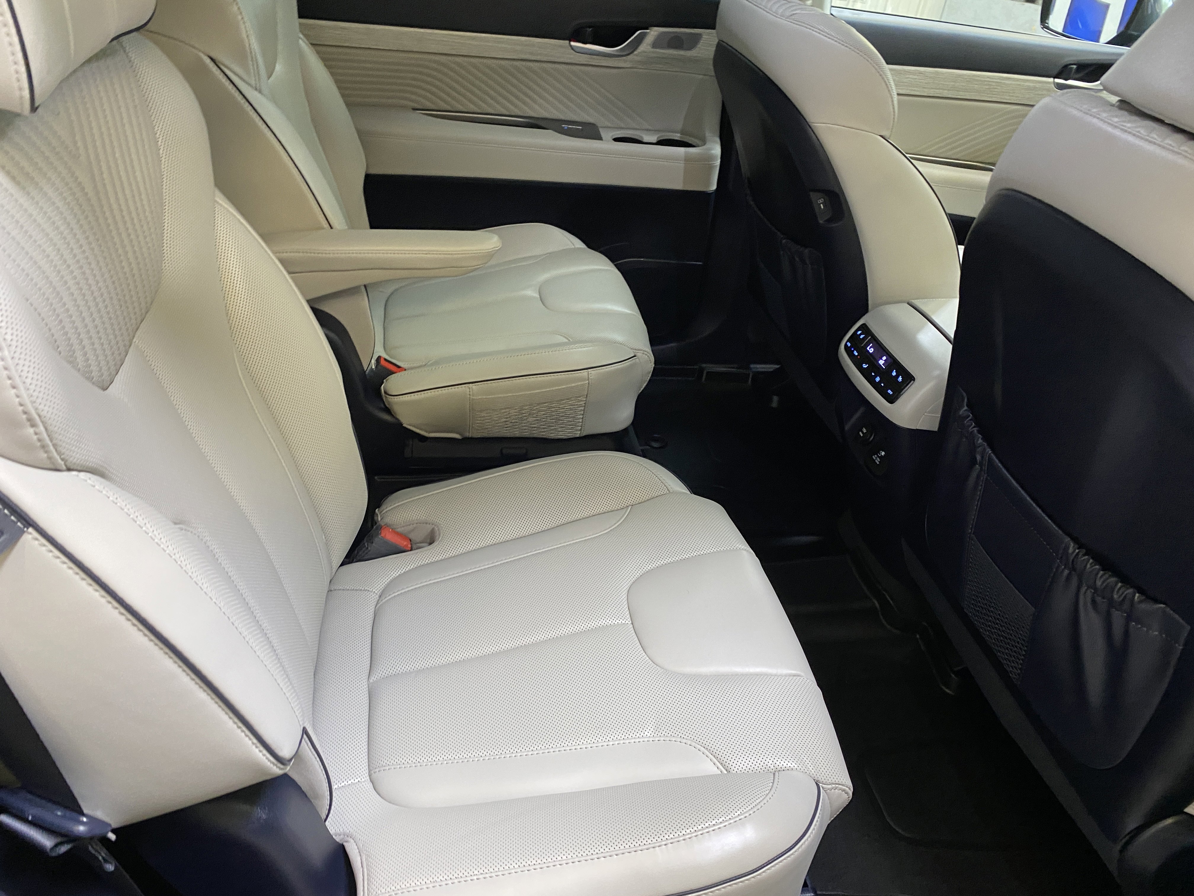Used 2025 Hyundai Palisade Calligraphy image 29