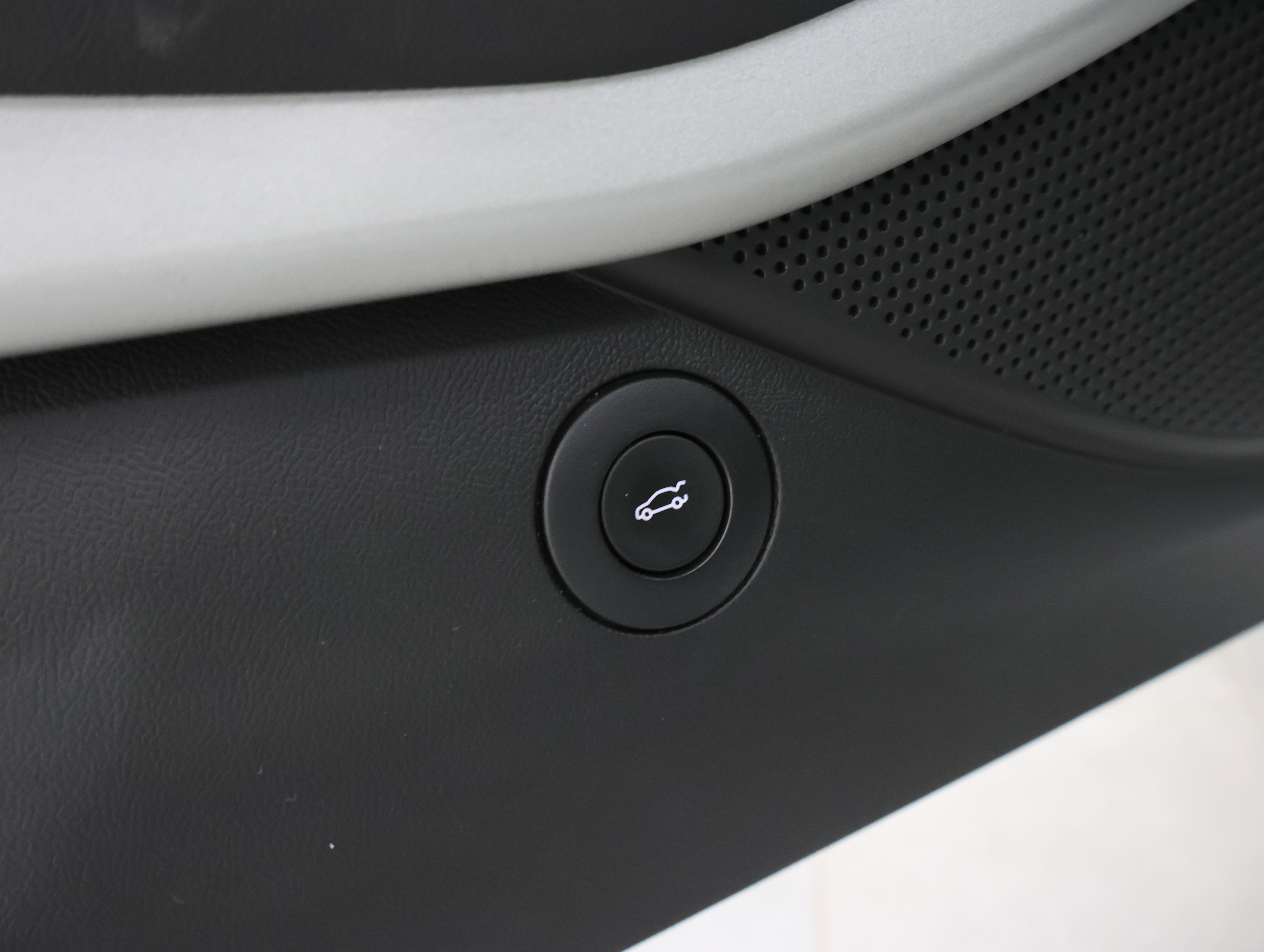 Used 2017 Chevrolet Camaro SS RWD image 38