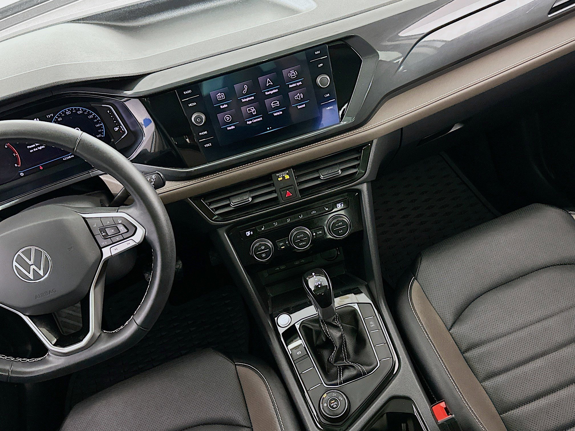 Used 2022 Volkswagen Taos SEL w/ Panoramic Sunroof Package image 19