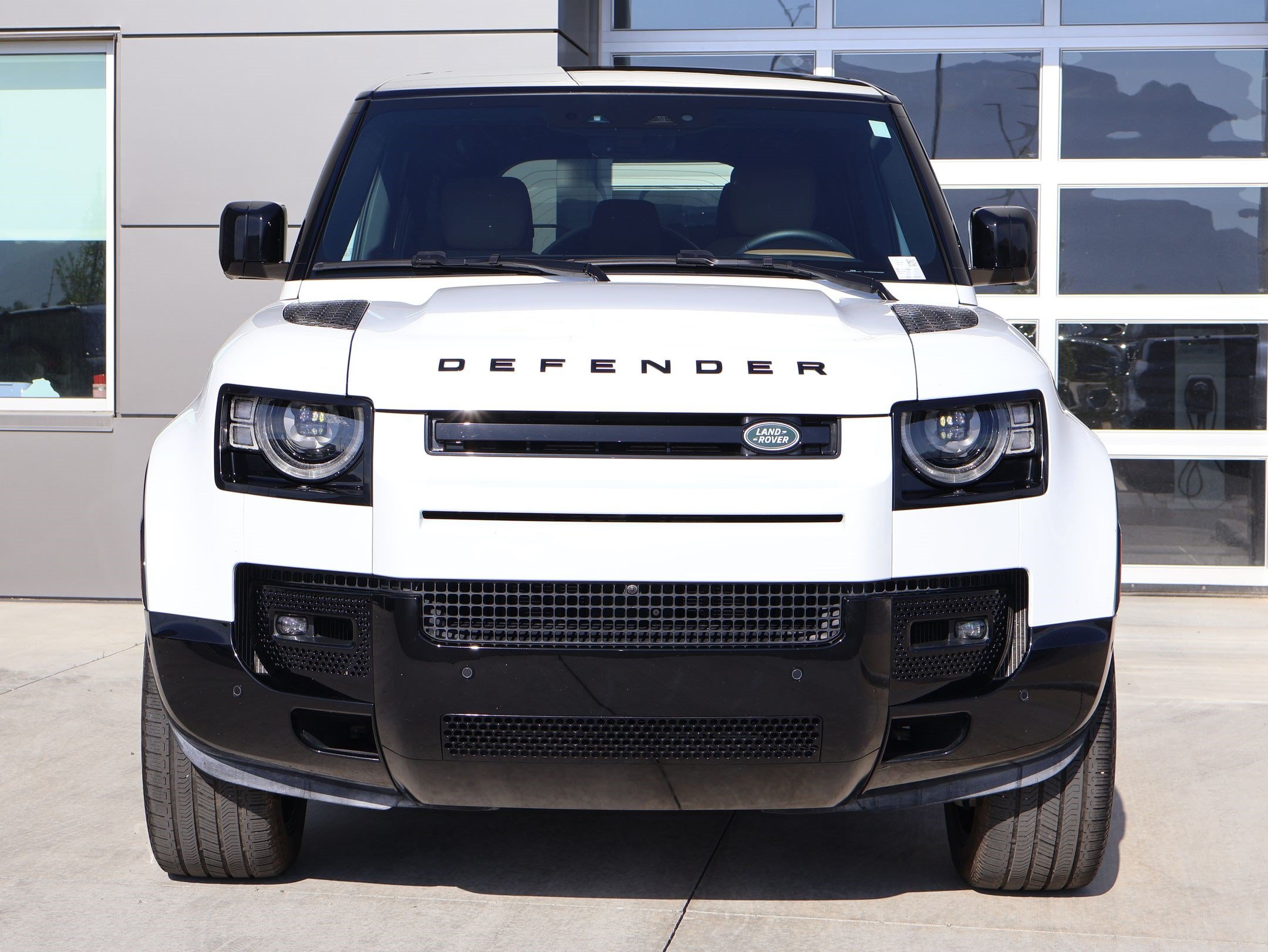 Certified 2025 Land Rover Defender 110 X-Dynamic SE AWD/4WD image 2