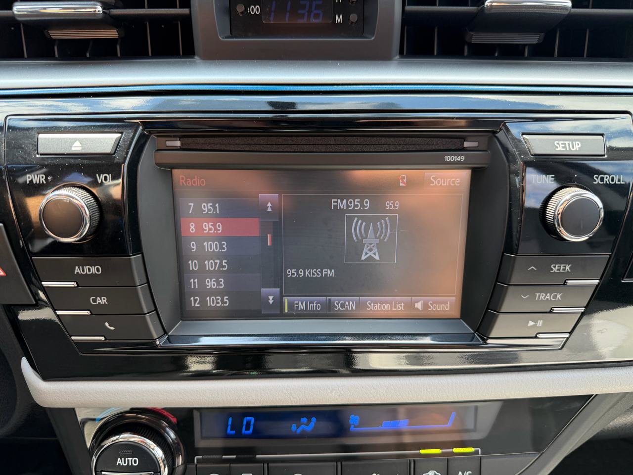 Used 2015 Toyota Corolla LE FWD image 32