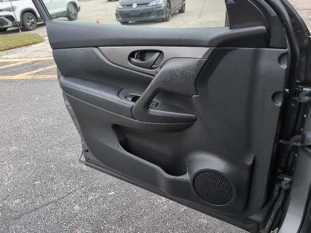 Used 2019 Nissan Rogue Sport S image 24