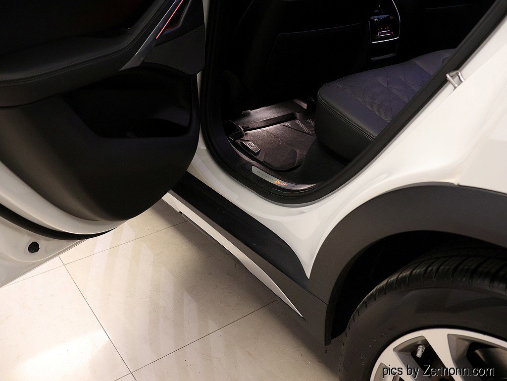 Certified 2023 BMW X6 xDrive40i w/ Premium Package image 31