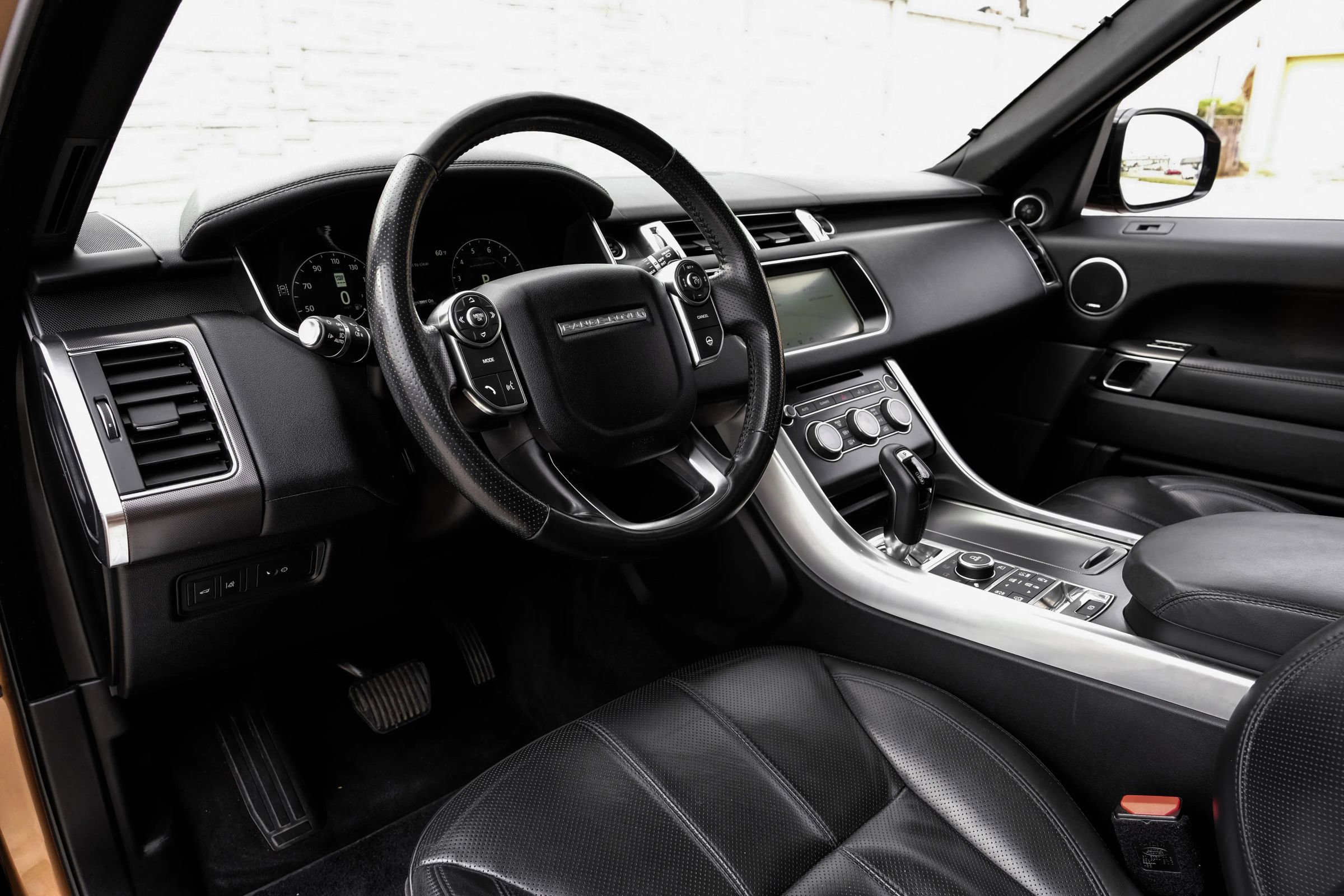 Used 2017 Land Rover Range Rover Sport image 3