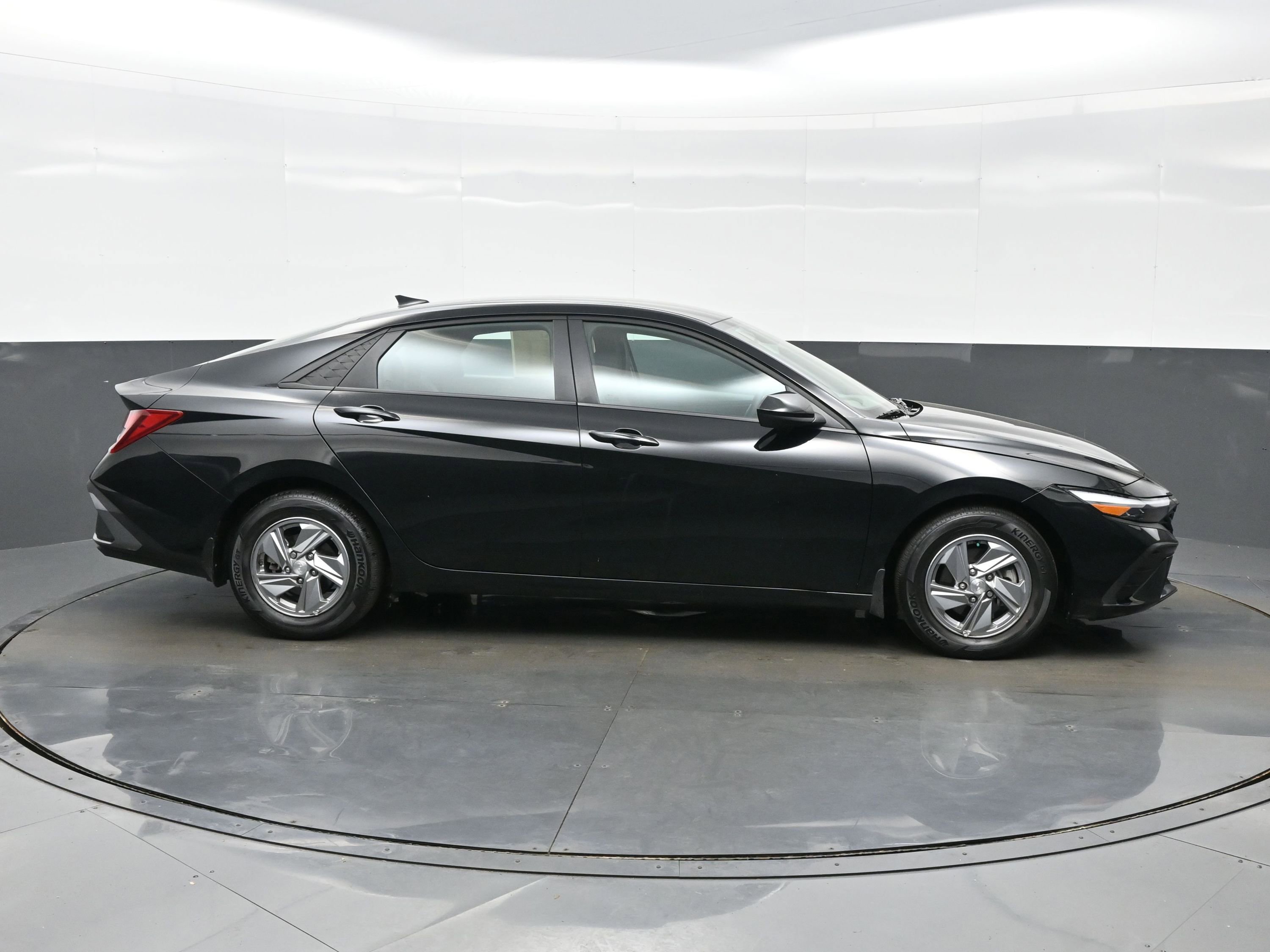 Used 2024 Hyundai Elantra SE FWD image 7