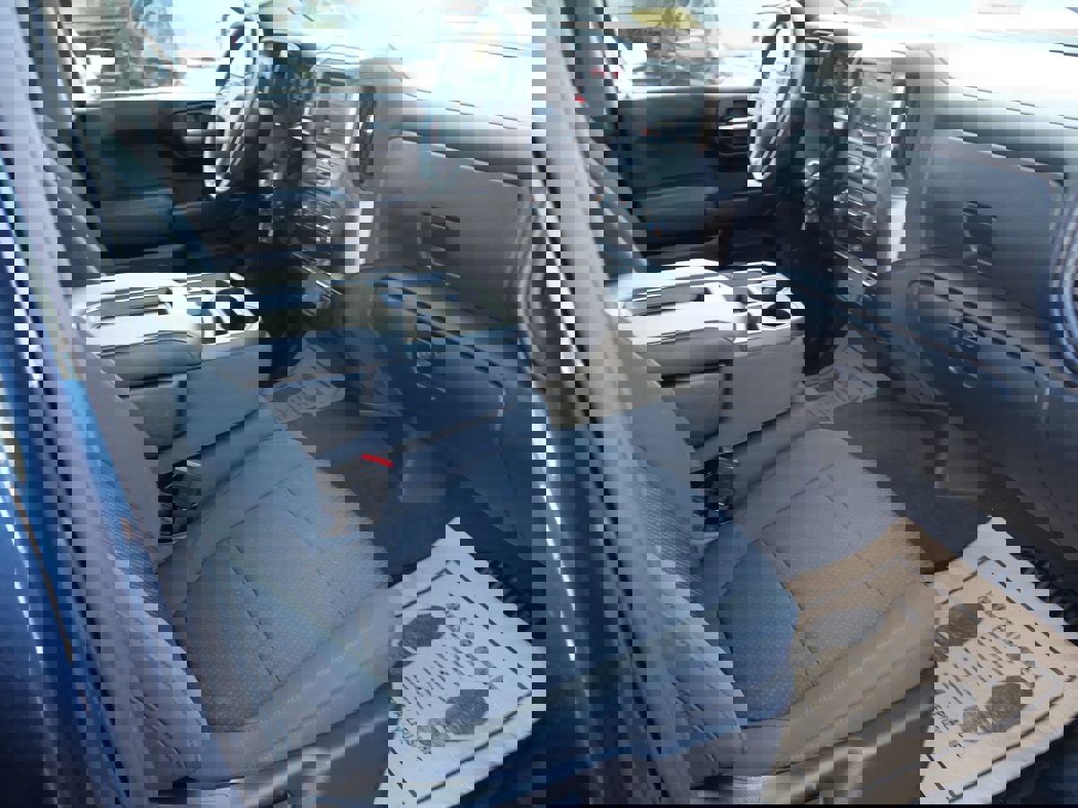 Used 2020 Chevrolet Silverado 1500 Custom w/ Custom Value Package image 25