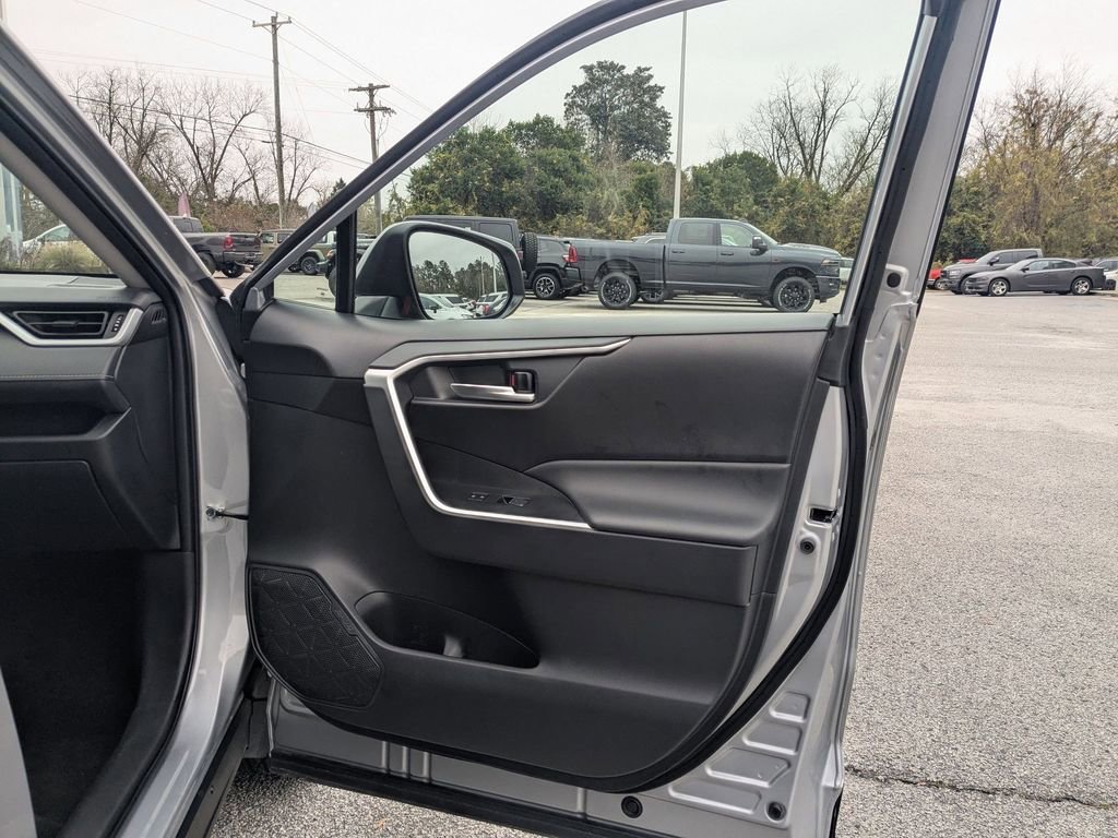 Used 2024 Toyota RAV4 XLE image 31