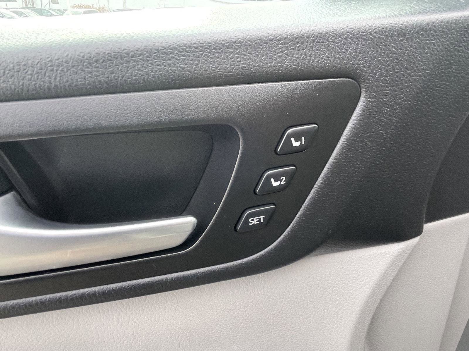 Used 2019 Toyota Highlander Limited image 12