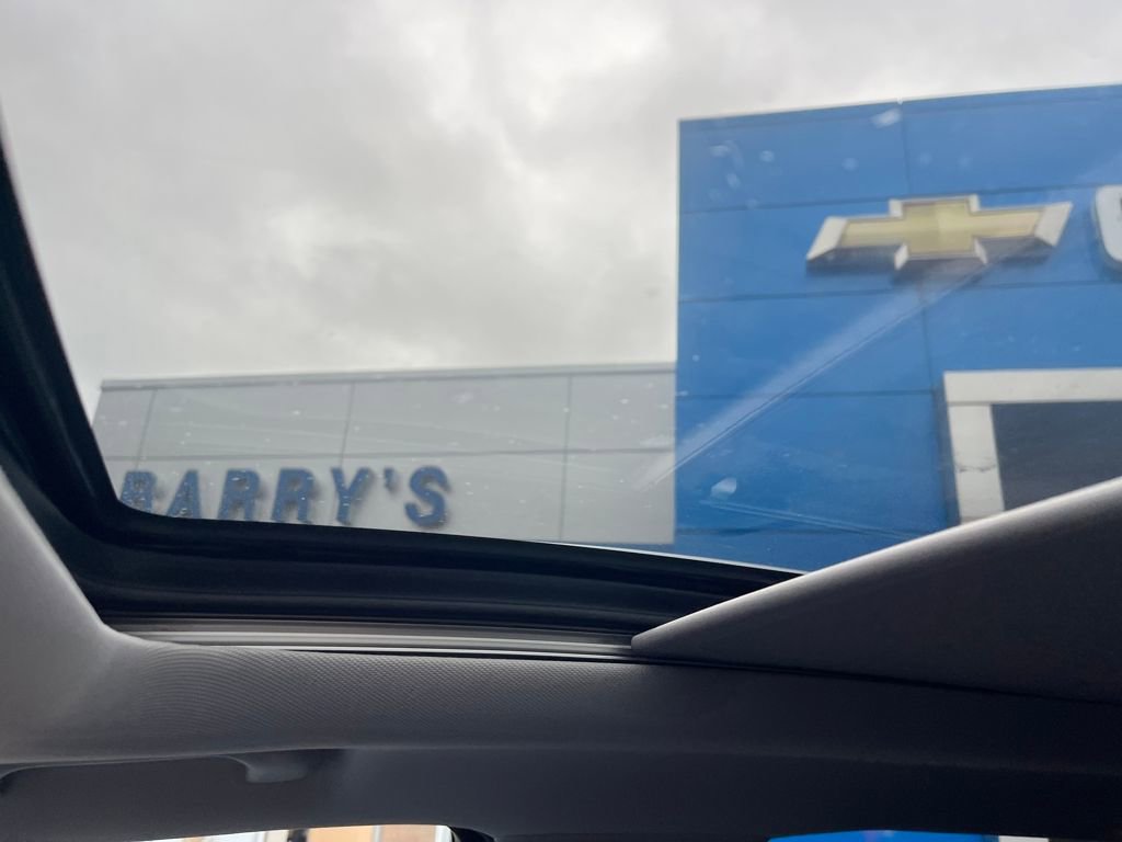 Used 2024 GMC Terrain SLT w/ Tech Package image 19