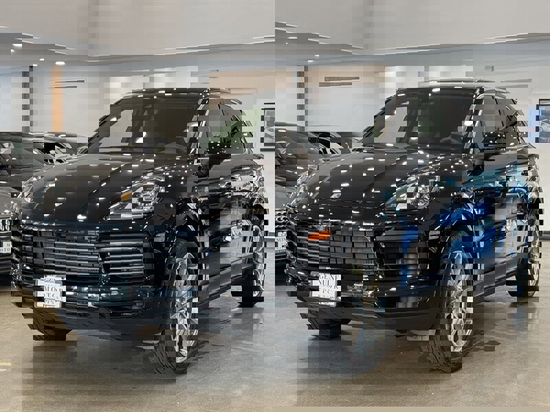 Used 2023 Porsche Cayenne E-Hybrid image 1