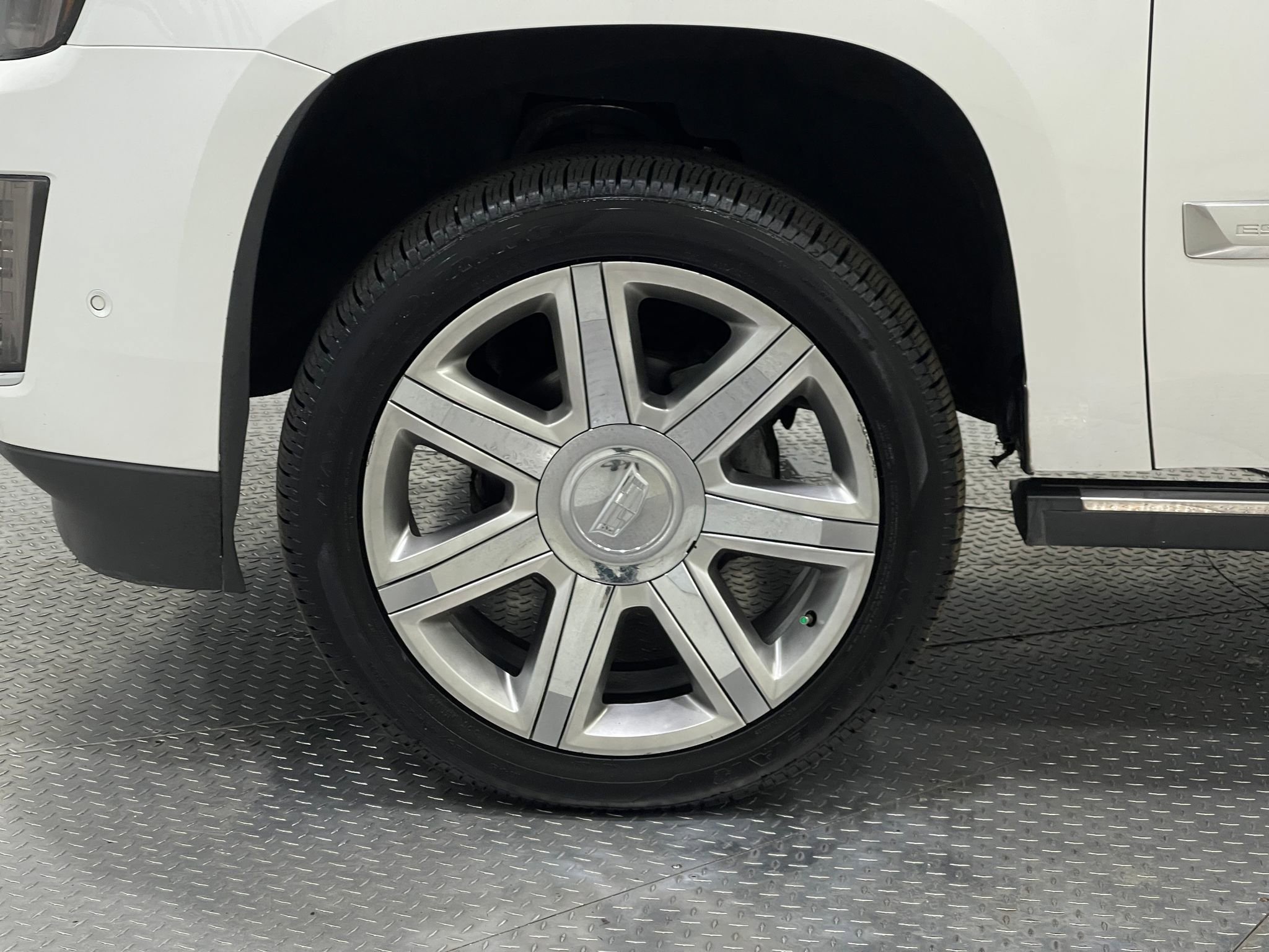 Used 2018 Cadillac Escalade ESV Premium Luxury AWD/4WD image 37