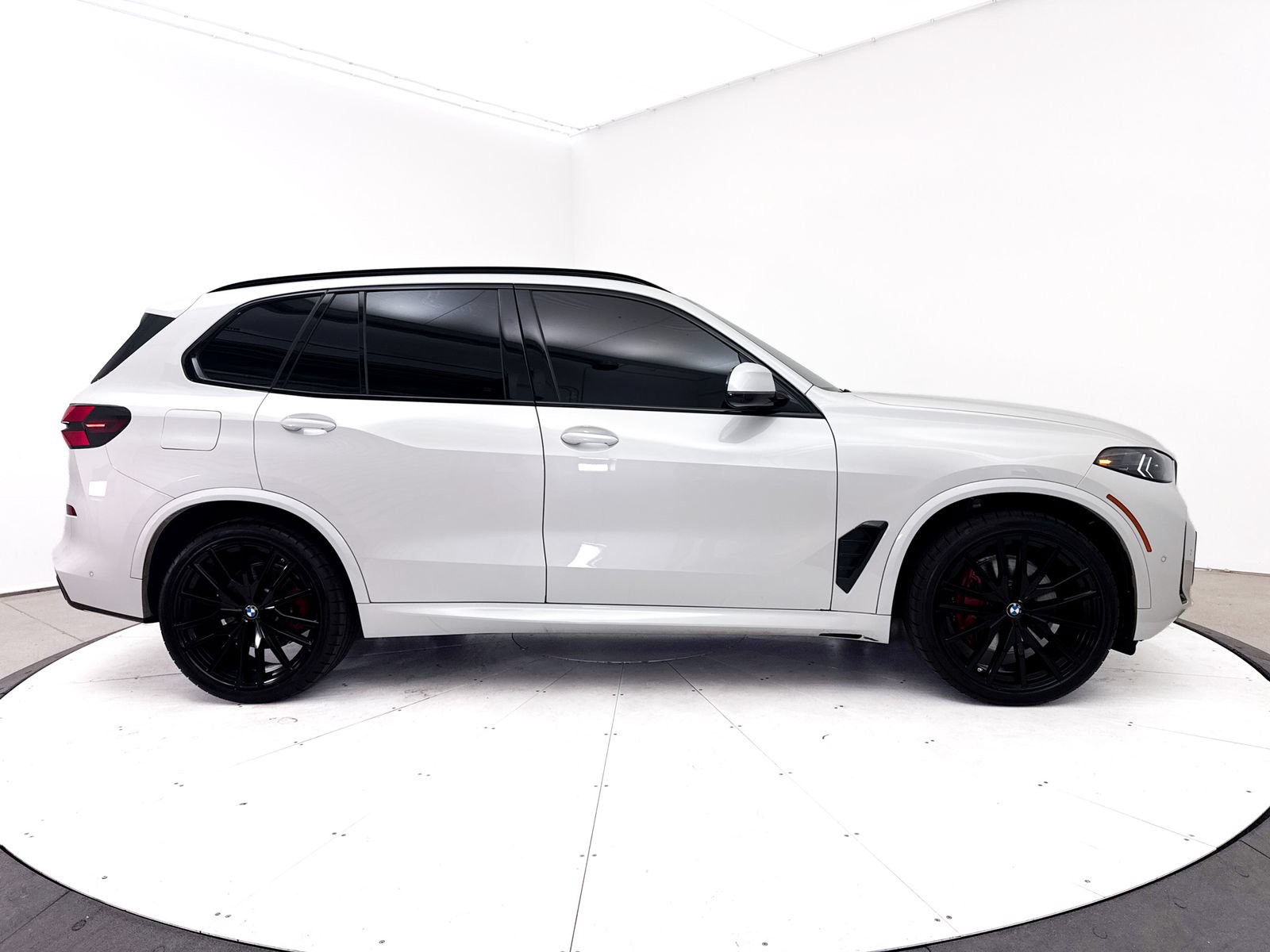 Used 2024 BMW X5 xDrive40i w/ Executive Package AWD/4WD image 45