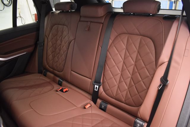 New 2026 BMW X5 xDrive40i w/ M Sport Package AWD/4WD image 7