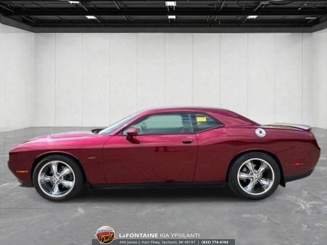 Used 2017 Dodge Challenger R/T w/ Cold Weather Group RWD image 2