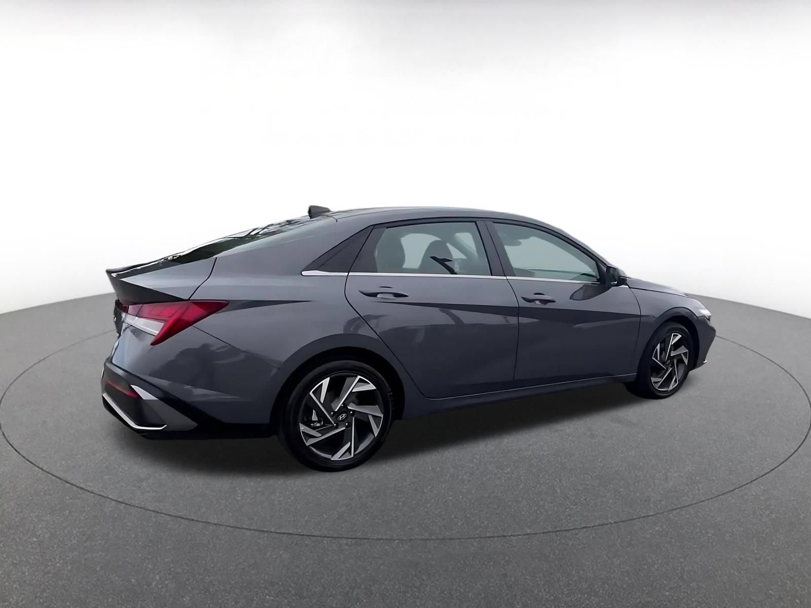 Used 2025 Hyundai Elantra Limited FWD image 14
