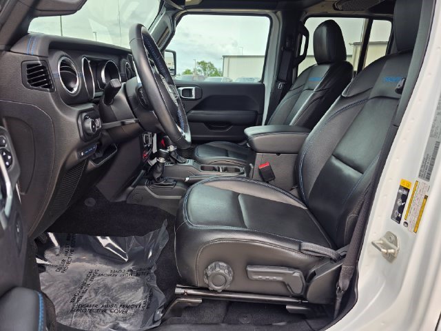 Used 2023 Jeep Wrangler Unlimited Rubicon 4xe w/ Cold Weather Group AWD/4WD image 29