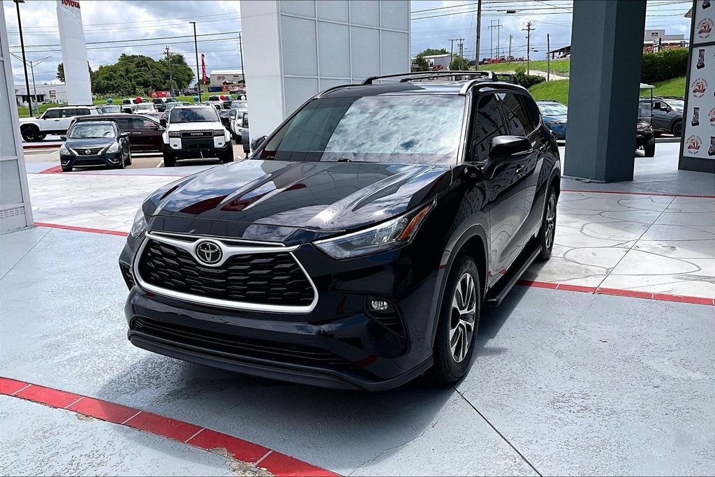 Certified 2020 Toyota Highlander XLE FWD image 40
