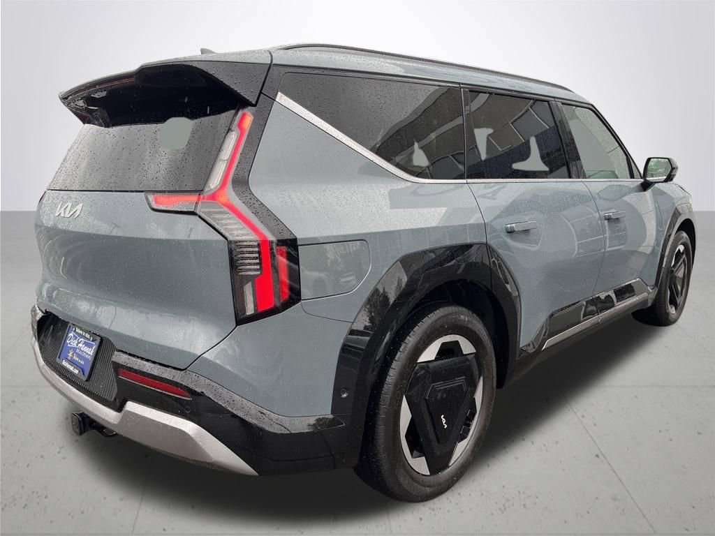 Used 2024 Kia EV9 Land image 6