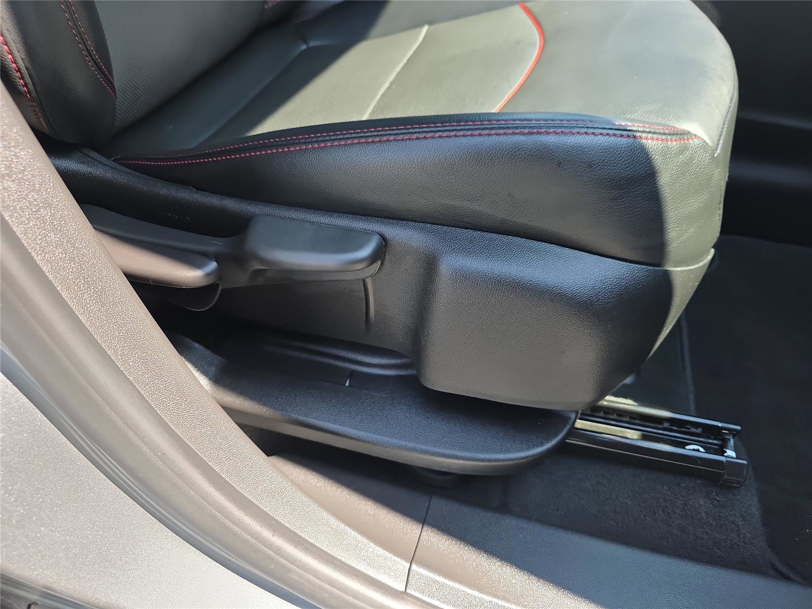 Used 2023 Chevrolet Equinox RS w/ RS Leather Package image 30